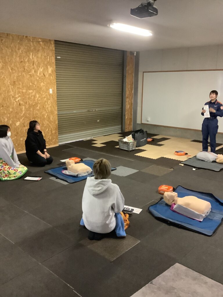 【救命講習】もしもの時にそなえて:AEDの使い方・胸骨圧迫・気道の確保を学びました！